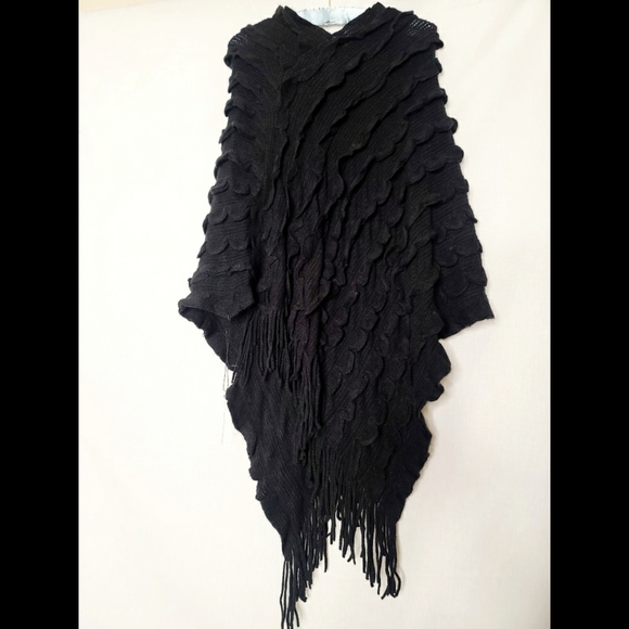 NWT - MAX SPORT PONCHO W/ RUFFLES - Picture 2 of 16